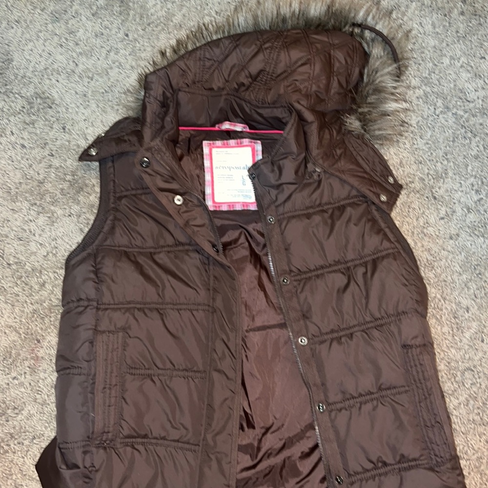 Brown winter vest with fuzzy, removable hood